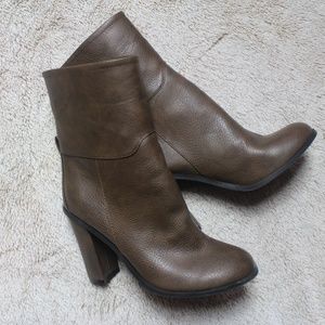 NWOT BROWN BOOTS